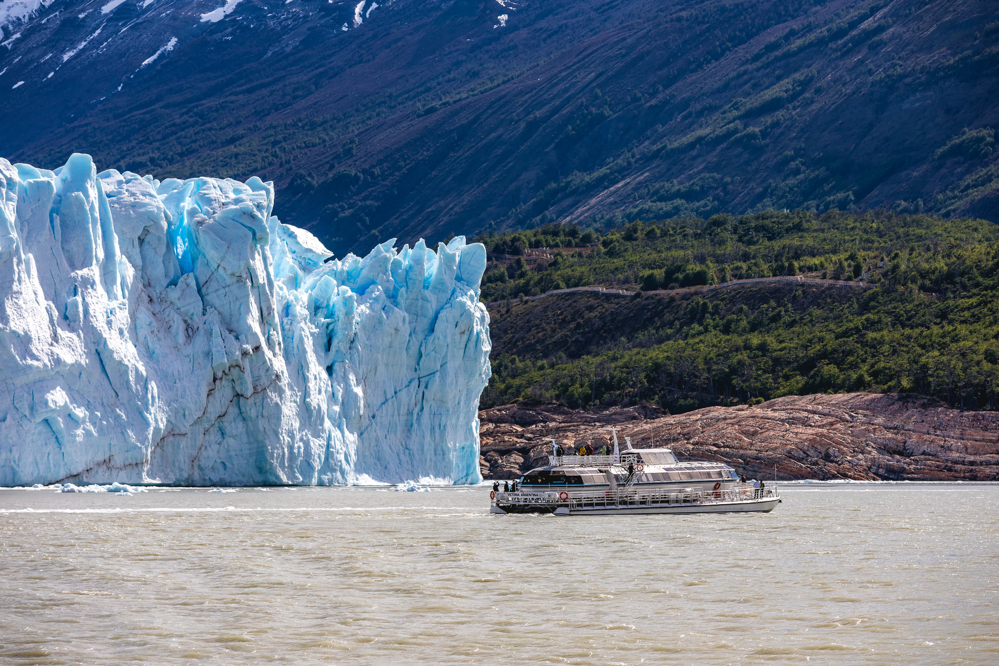 Navegación frente al Glaciar Perito Moreno