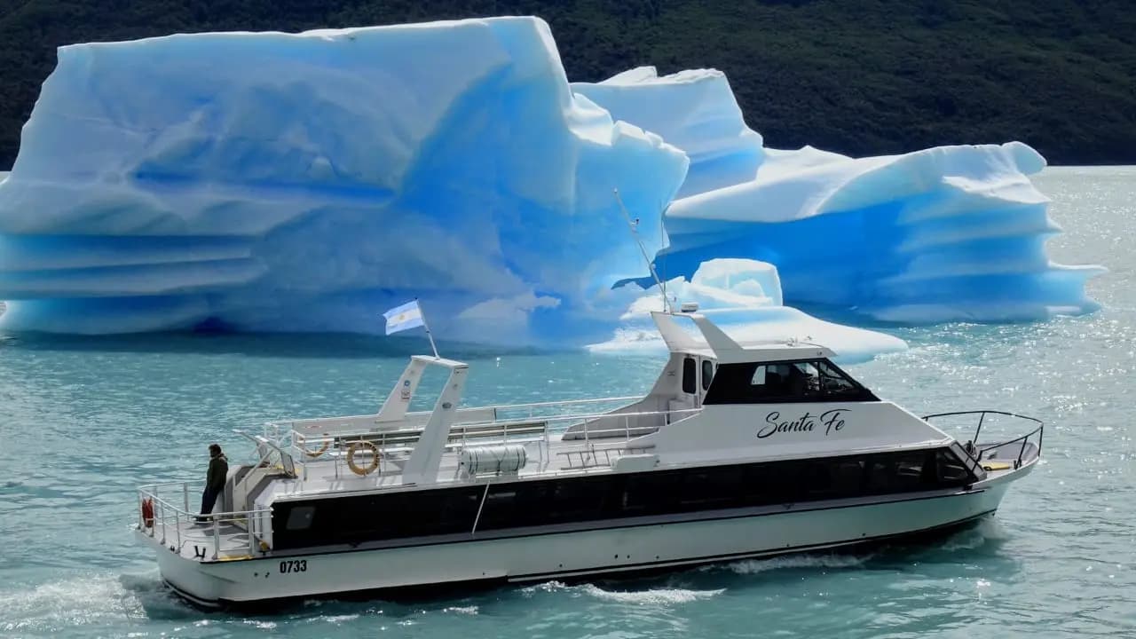 Navegación frente al Glaciar Perito Moreno