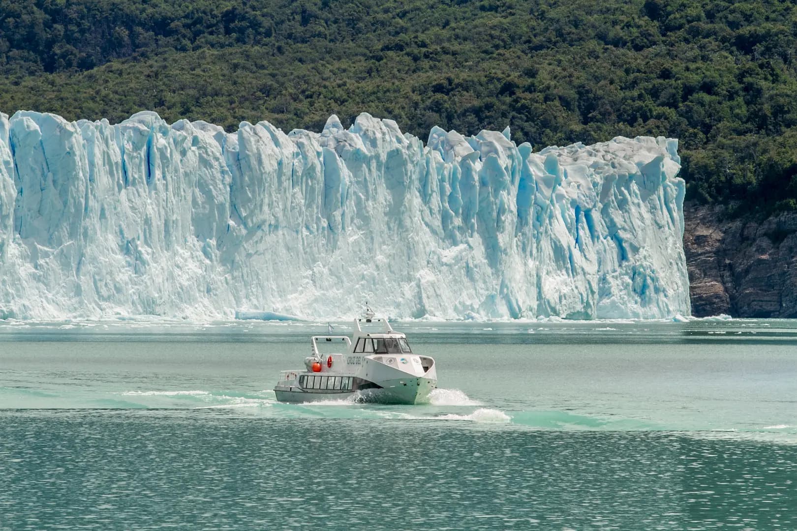 Navegación frente al Glaciar Perito Moreno