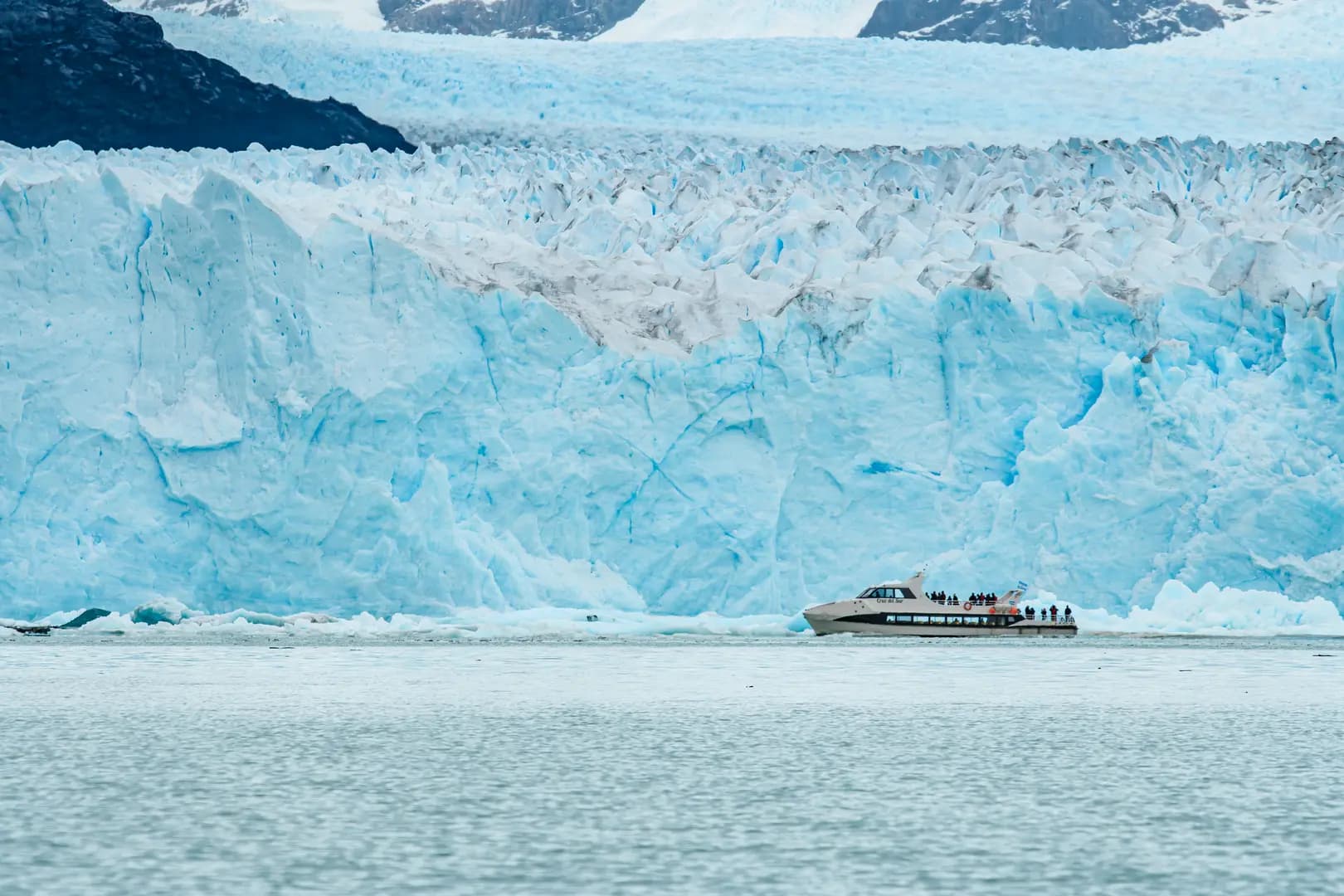 Navegación frente al Glaciar Perito Moreno