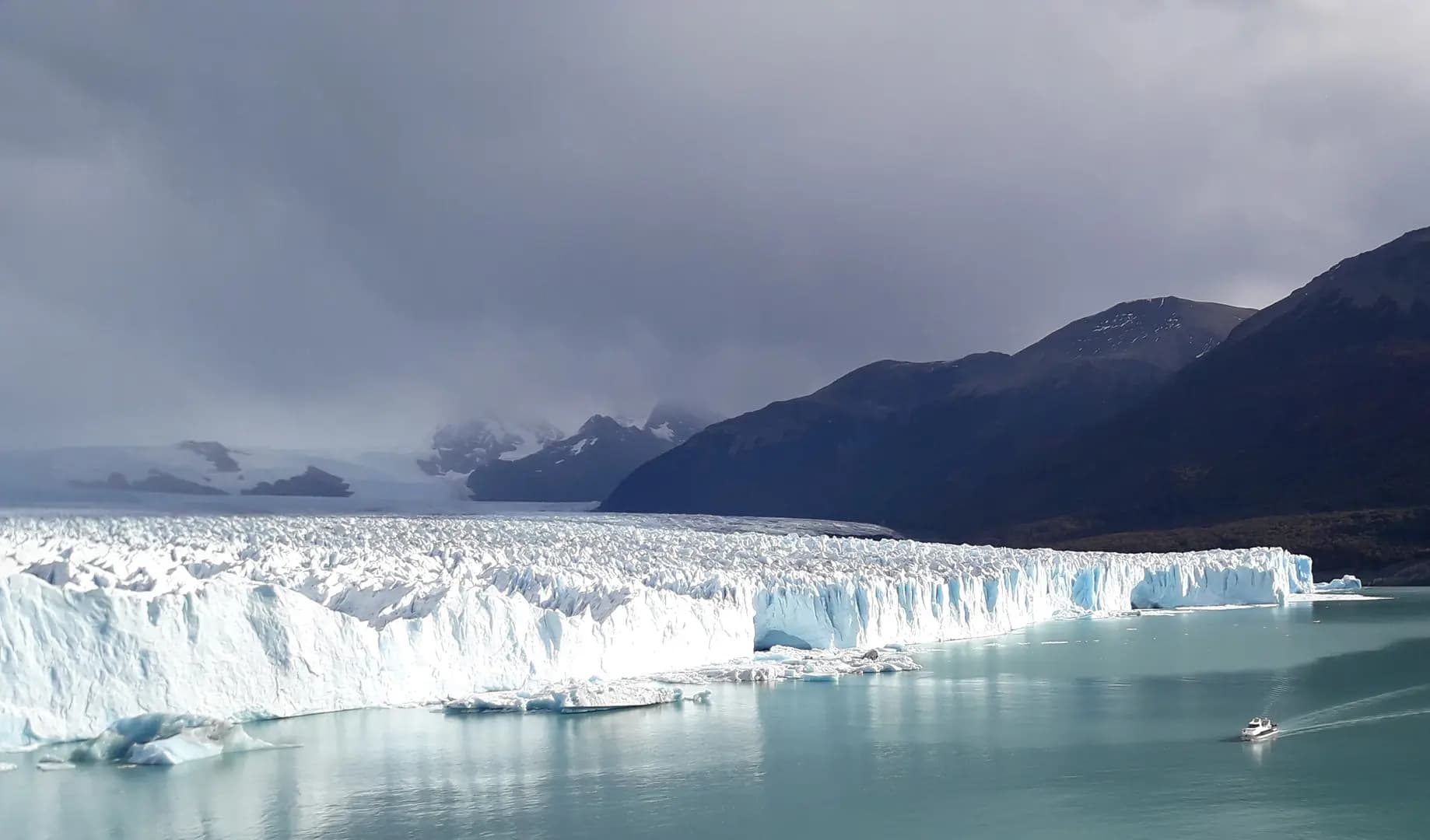 Navegación frente al Glaciar Perito Moreno