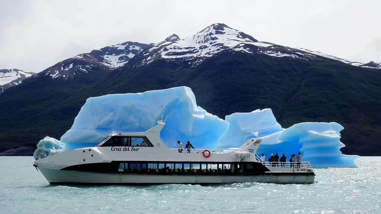 Navegación frente al Glaciar Perito Moreno
